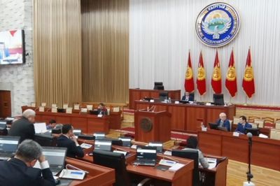 В кыргызстане чиновникам запретят принимать подарки